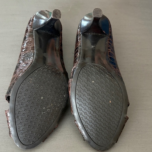 Apt. 9 Women's Dark Brown Textured Heels - Picture 2 of 3